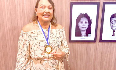 Odete Domingues recebe medalha de Honra aoMérito pelo desempenhocomodeputada estadual constituinte