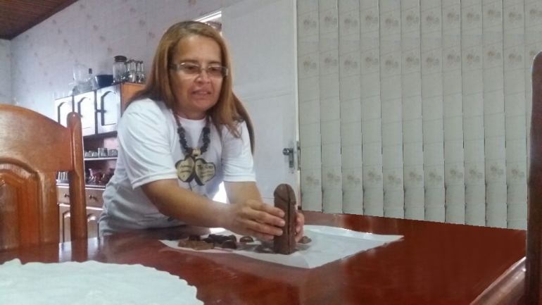 MÃO NA MASSA - Os chocolates artesanais são todos feitos com capricho pela própria tia Ana