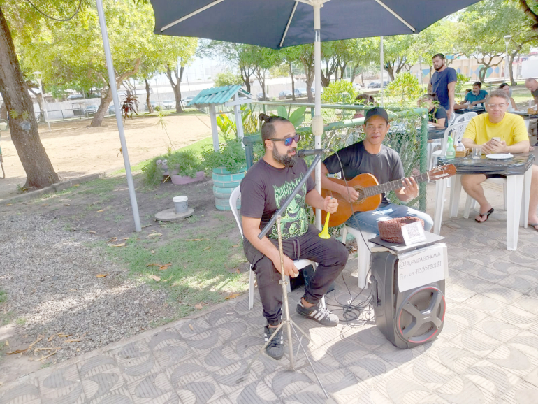 O ditador separa e a música juntaO ditador separa e a música junta